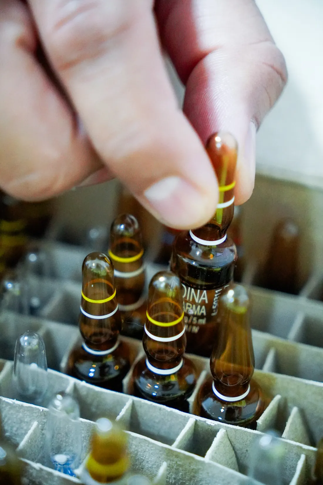 Detalle de ampollas utilizadas en tratamientos indicados en Sana Salud.